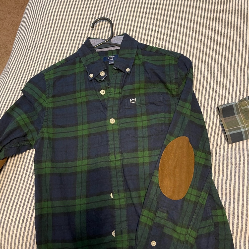 Button down shirts - Picture 3 of 4